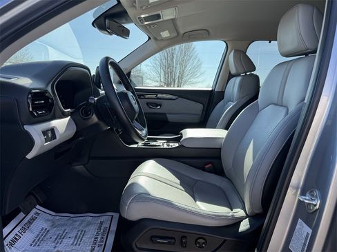Used 2025 Honda Pilot EX-L image 9