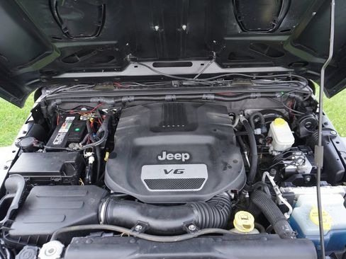 Used 2015 Jeep Wrangler Unlimited Sport AWD/4WD image 32