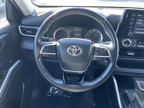 Used 2021 Toyota Highlander LE image 23