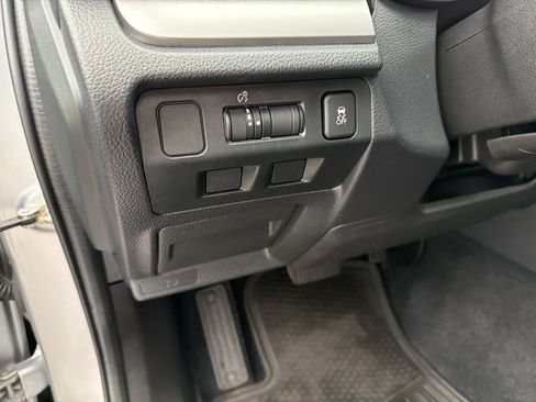 Used 2018 Subaru Forester 2.5i Premium w/ All-Weather Package AWD/4WD image 12