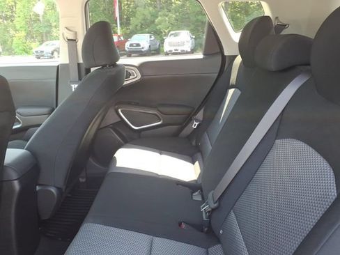 Used 2025 Kia Soul LX w/ LX Technology Package FWD image 7