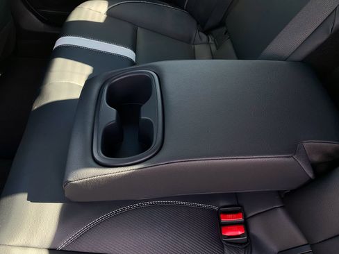 Used 2025 Toyota Camry SE image 27