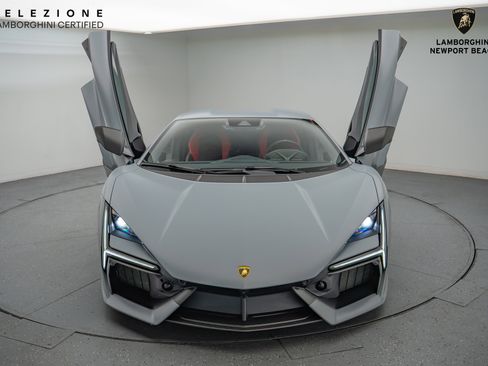 Used 2024 Lamborghini Revuelto image 13
