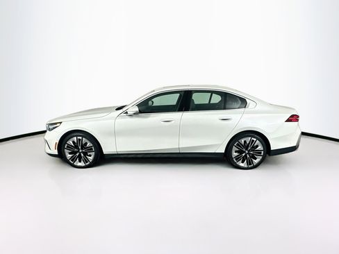 Used 2024 BMW 530i w/ Premium Package RWD image 4