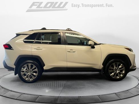 Used 2021 Toyota RAV4 XLE Premium image 10