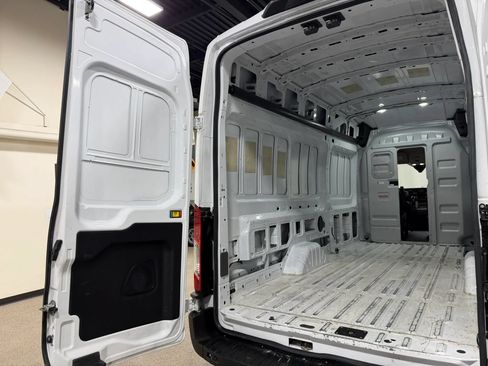 Used 2023 Ford Transit 250 148 High Roof Extended RWD image 22