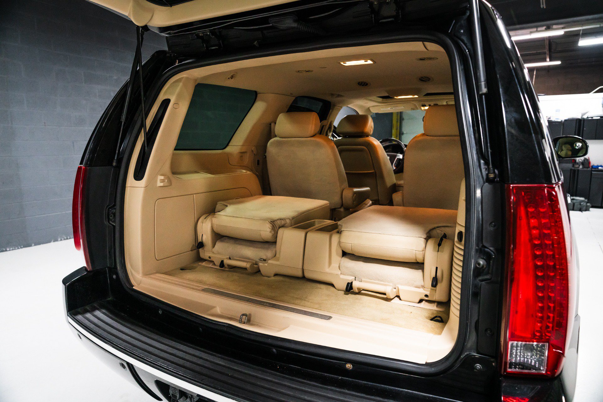 Used 2007 Cadillac Escalade AWD image 15