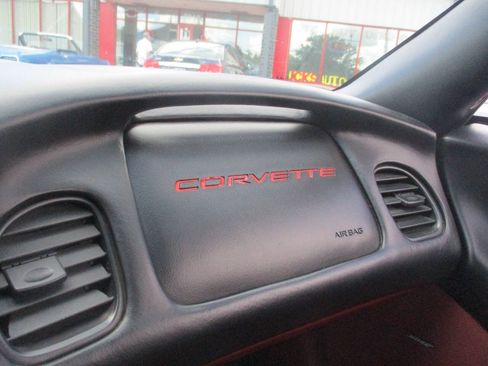 Used 1997 Chevrolet Corvette Coupe w/ Memory Pkg RWD image 27