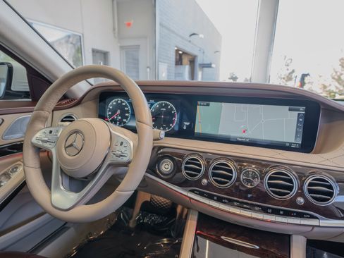 Used 2018 Mercedes-Benz S 560 Sedan image 19