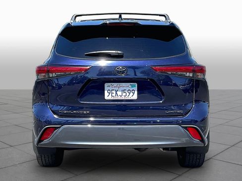 Used 2023 Toyota Highlander Limited FWD image 4