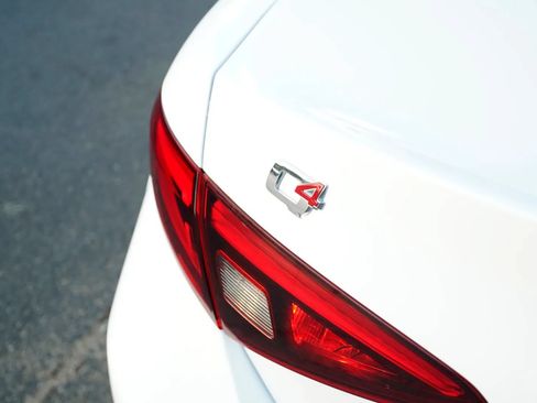 Used 2017 Alfa Romeo Giulia AWD image 12