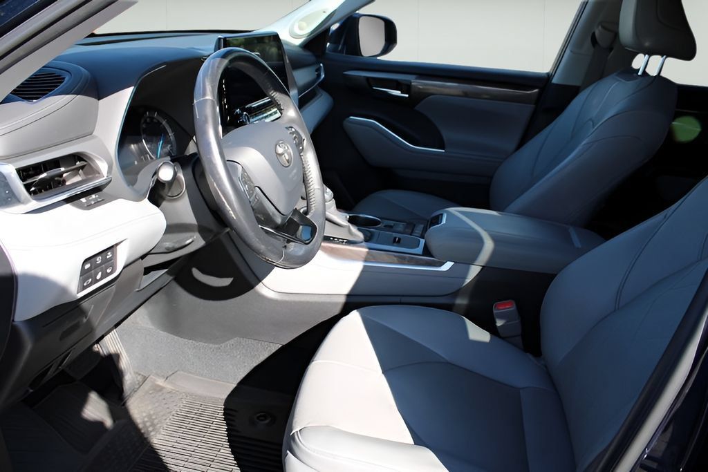 Certified 2020 Toyota Highlander Platinum AWD/4WD image 9