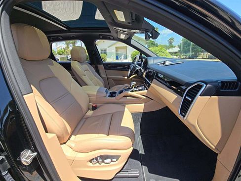 Used 2019 Porsche Cayenne AWD/4WD image 6