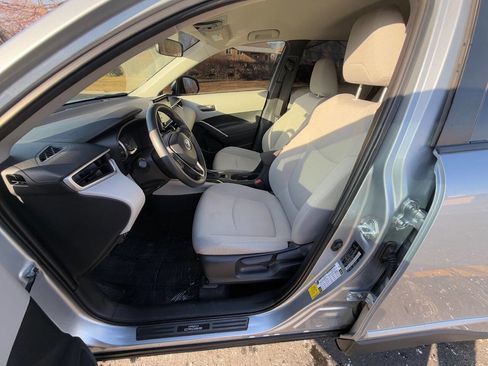 Used 2022 Toyota Corolla Cross LE image 10