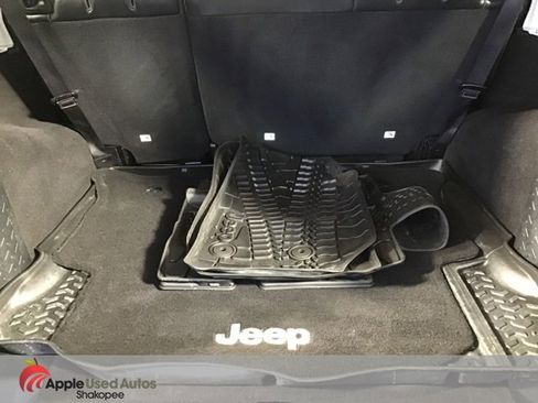 Used 2016 Jeep Wrangler Unlimited Sahara w/ Connectivity Group image 8