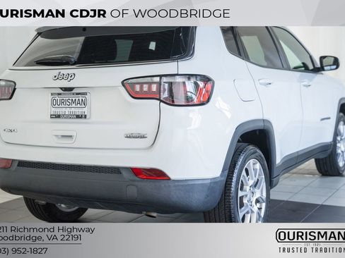 Used 2023 Jeep Compass Latitude image 5