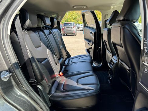Used 2020 Ford Edge Titanium image 13