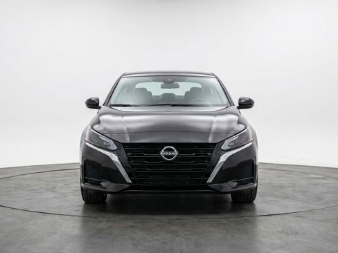 Used 2025 Nissan Altima 2.5 SV FWD image 2