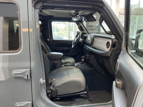 Used 2024 Jeep Wrangler Unlimited w/ Convenience Group AWD/4WD image 35