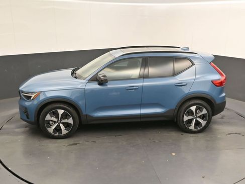 Certified 2023 Volvo XC40 B5 Plus w/ Climate Package AWD/4WD image 24