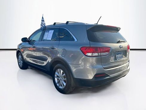 Used 2018 Kia Sorento LX image 5