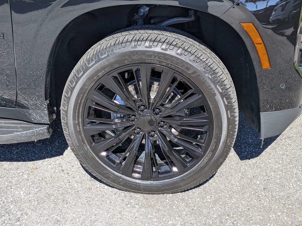 Used 2025 Chevrolet Suburban LS RWD image 10