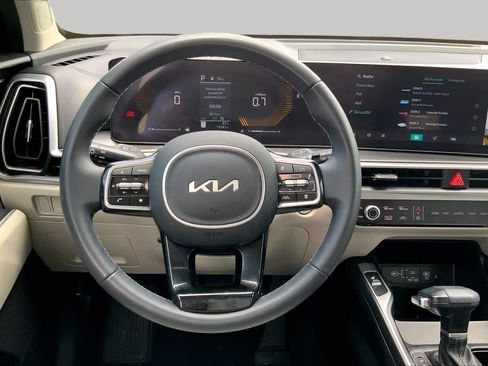 Certified 2025 Kia Sorento S w/ Panoramic Sunroof Package FWD image 6