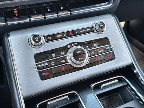 Used 2024 Lincoln Aviator 2WD w/ Premium Package image 19
