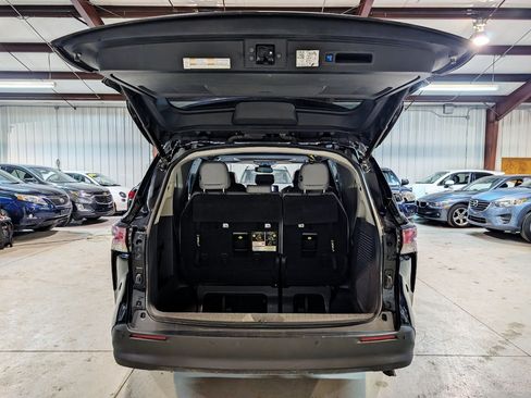 Used 2021 Toyota Sienna XLE w/ XLE Plus Package FWD image 22