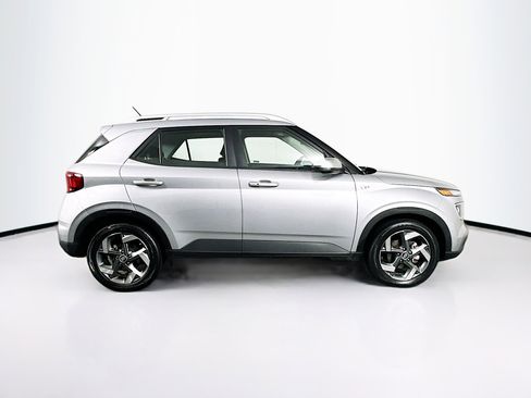 Used 2025 Hyundai Venue SEL FWD image 10
