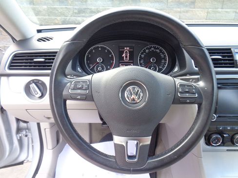Used 2013 Volkswagen Passat 2.5 SE image 21
