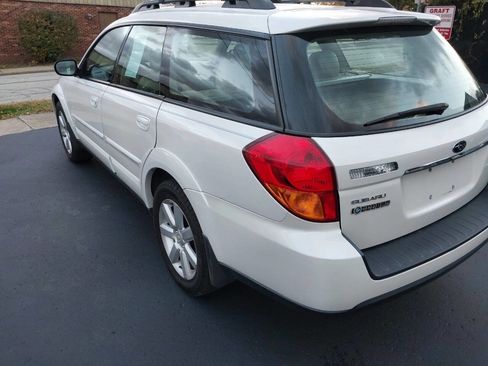 Used 2007 Subaru Outback 2.5i Limited image 2