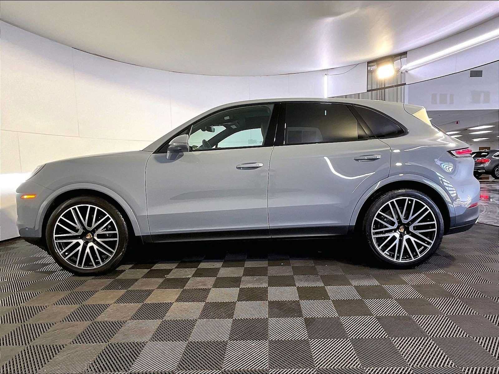 Certified 2024 Porsche Cayenne w/ Premium Package Plus (PFM) AWD/4WD image 2