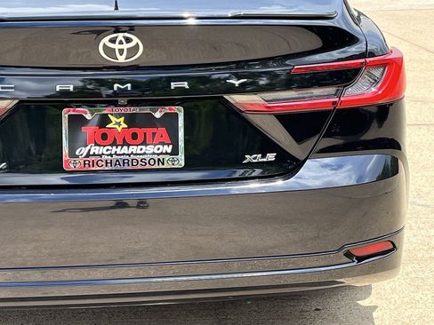Used 2025 Toyota Camry XLE FWD image 6