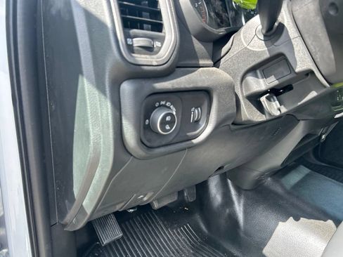 Used 2025 RAM 3500 Tradesman w/ Chrome Appearance Group AWD/4WD image 20