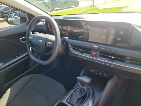 New 2026 Kia K4 FWD image 8