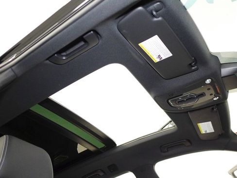 Used 2022 Audi SQ5 Premium Plus w/ Premium Plus Package image 18