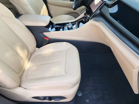 Certified 2022 Jeep Grand Cherokee Limited 4xe w/ Luxury Tech Group II AWD/4WD image 12
