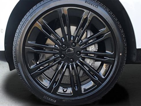 New 2026 Land Rover Range Rover SE image 9