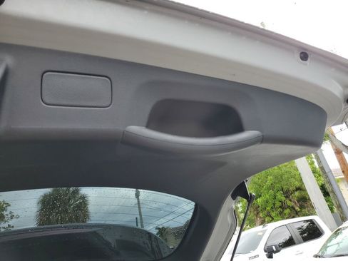 Used 2025 Kia Sorento S FWD image 9