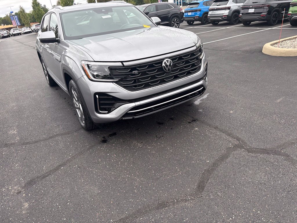 Used 2024 Volkswagen Atlas Cross Sport SEL R-Line AWD/4WD image 18