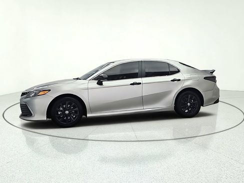 Used 2023 Toyota Camry LE FWD image 4