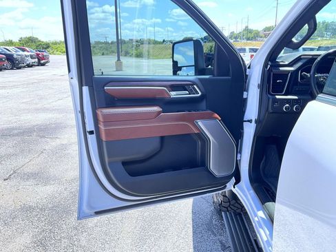 Used 2024 GMC Sierra 3500 Denali Ultimate AWD/4WD image 9