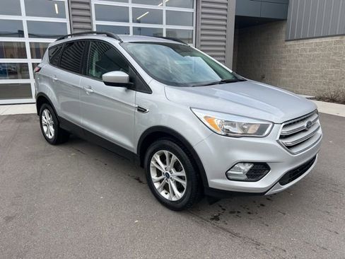 Used 2018 Ford Escape SE w/ SE Sync 3 Package image 3