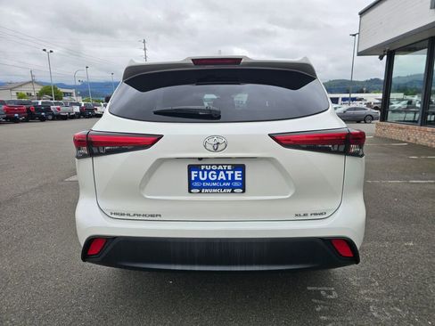 Used 2021 Toyota Highlander XLE AWD/4WD image 8