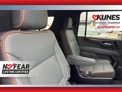 Used 2025 GMC Yukon XL AT4 image 45