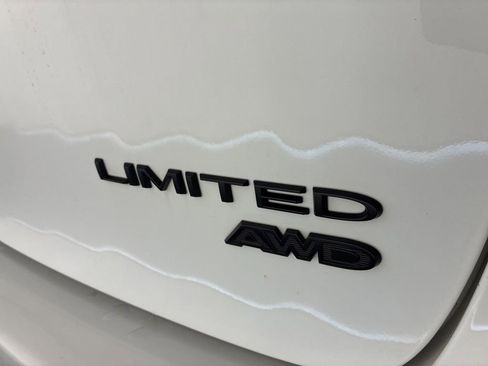 Used 2021 Chrysler Pacifica Limited w/ S Appearance Package AWD/4WD image 36