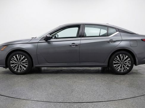 Used 2025 Nissan Altima 2.5 SV image 5