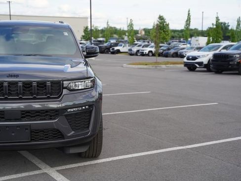 New 2026 Jeep Grand Cherokee L Limited w/ Limited Altitude Package AWD/4WD image 39