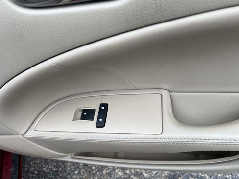 Used 2007 Buick Lucerne CXL image 26